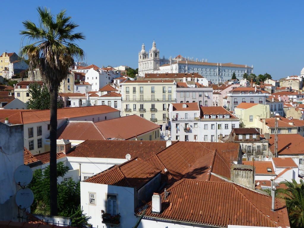 Bairrus Lisbon Apartments - Alfama Bagian luar foto