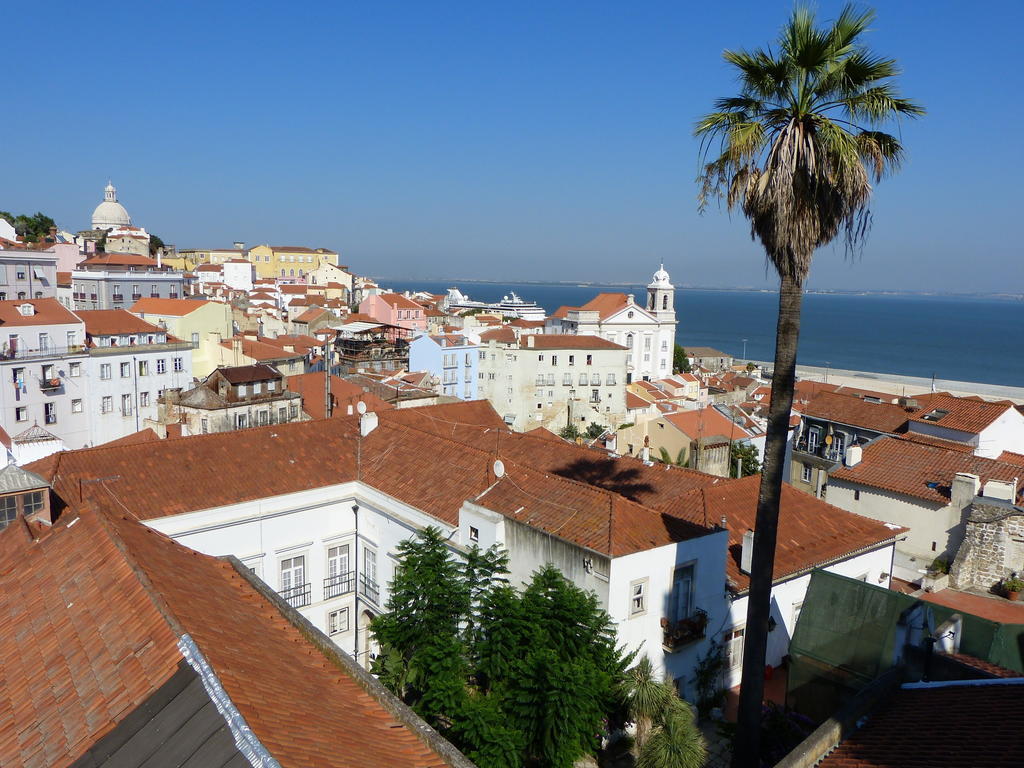 Bairrus Lisbon Apartments - Alfama Bagian luar foto