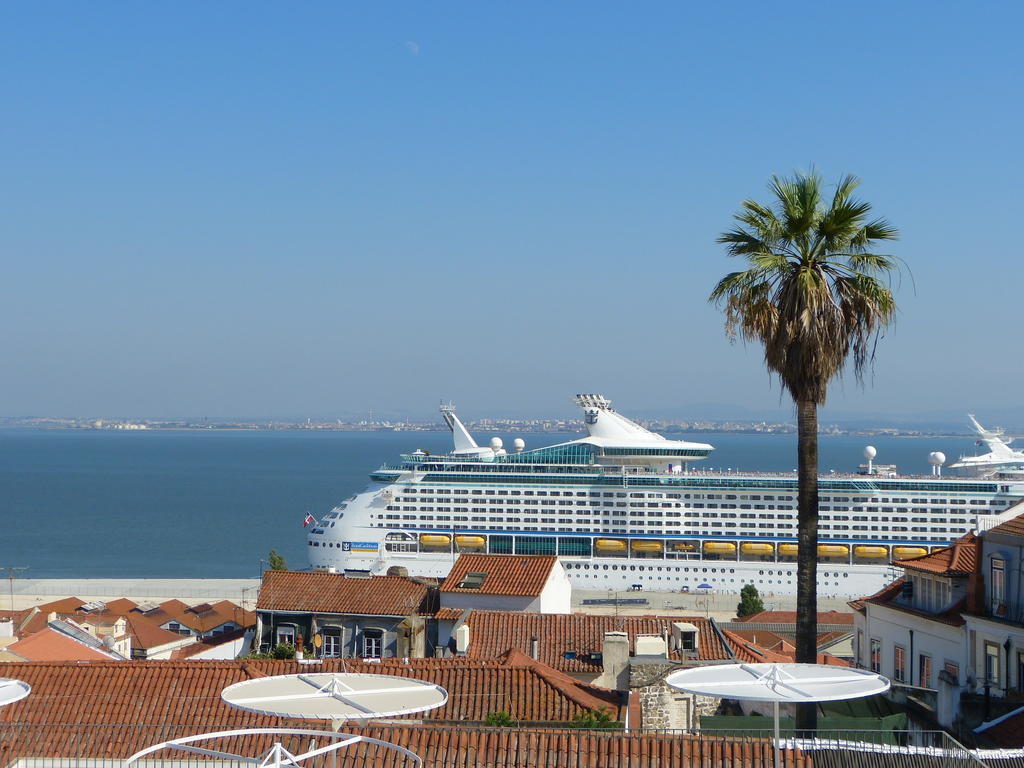 Bairrus Lisbon Apartments - Alfama Bagian luar foto