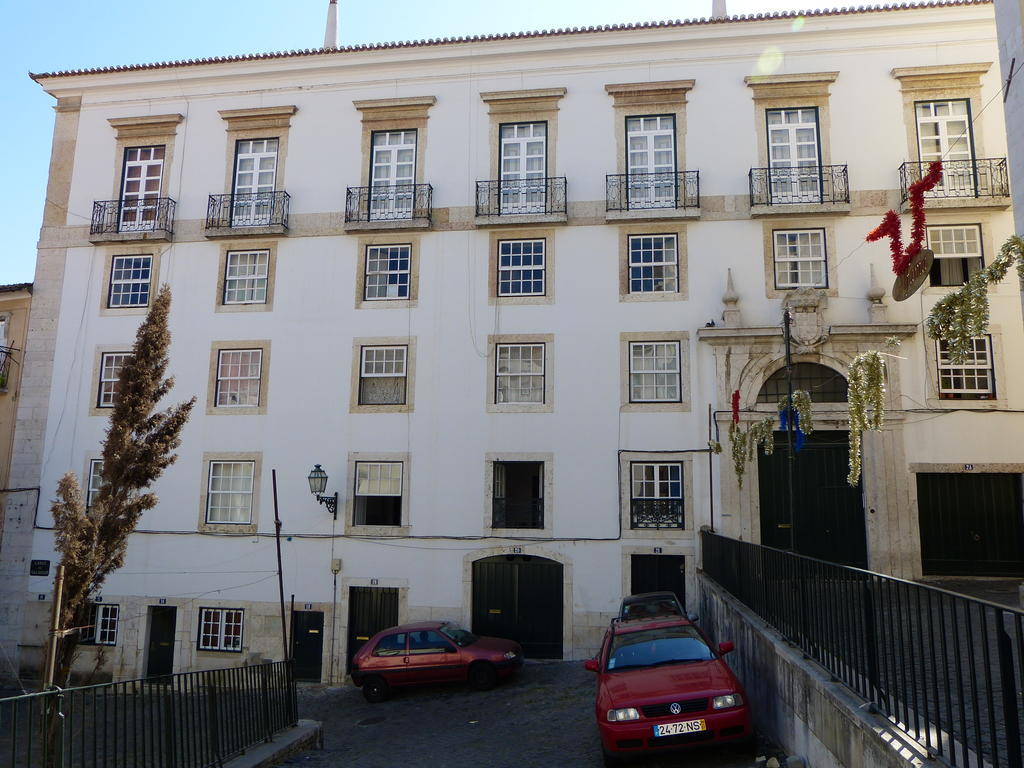 Bairrus Lisbon Apartments - Alfama Bagian luar foto