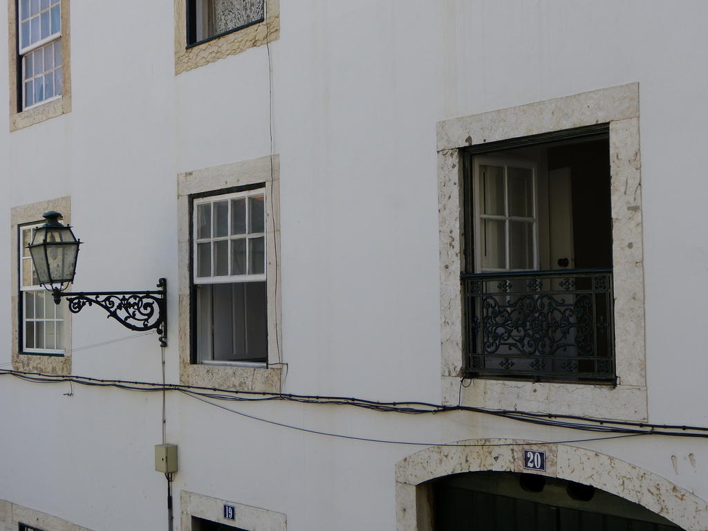 Bairrus Lisbon Apartments - Alfama Bagian luar foto