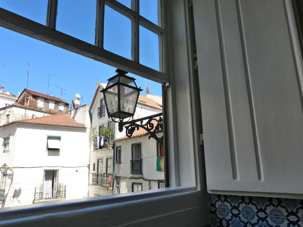 Bairrus Lisbon Apartments - Alfama Bagian luar foto